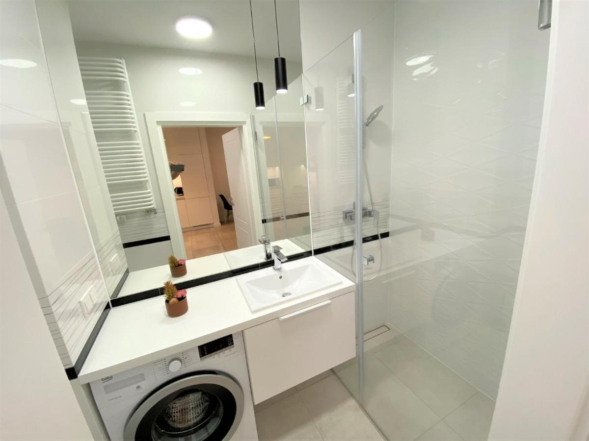 Exclusive 2Br! Apartment In Center +Netflix +Gym ワルシャワ エクステリア 写真