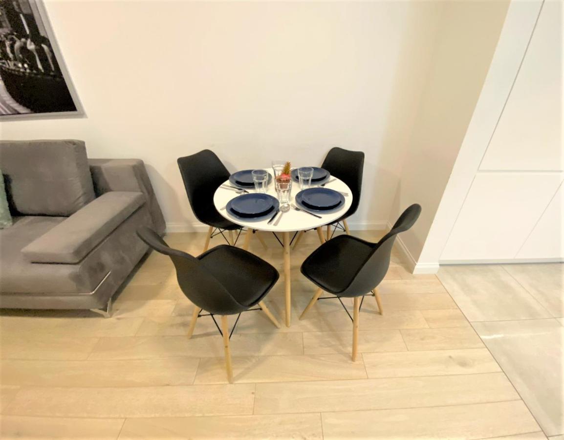 Exclusive 2Br! Apartment In Center +Netflix +Gym ワルシャワ エクステリア 写真