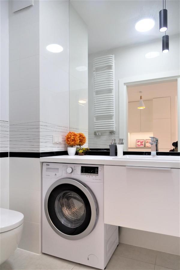 Exclusive 2Br! Apartment In Center +Netflix +Gym ワルシャワ エクステリア 写真